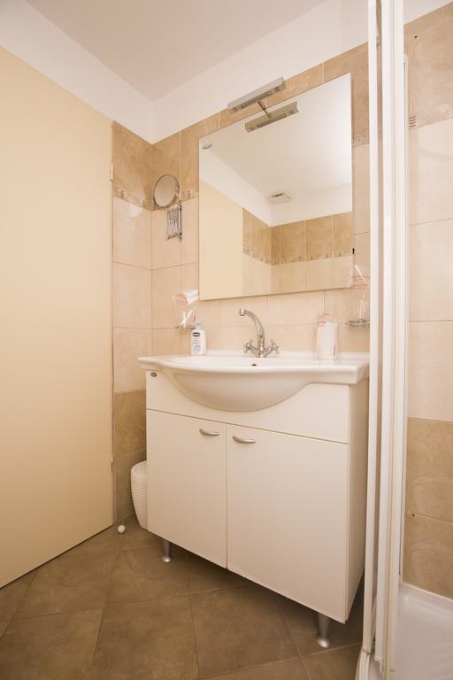 Apartments Ragusa โรวีน ภายนอก รูปภาพ